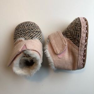 TOMS faux-shearling lined baby shoes size 2